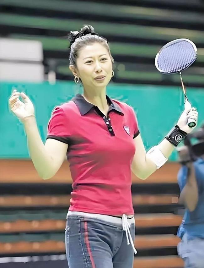 这是64岁?叶倩文穿透视装大秀身材 健身太重要 这是64岁?叶倩文穿透视装大秀身材 健身太重要