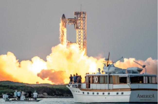 SpaceX星舰第11次试飞成功 马斯克首次…