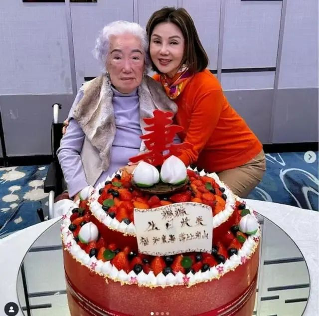 初代琼瑶女郎罕谈豪门家规 每天要向婆婆敬茶 初代琼瑶女郎罕谈豪门家规 每天要向婆婆敬茶