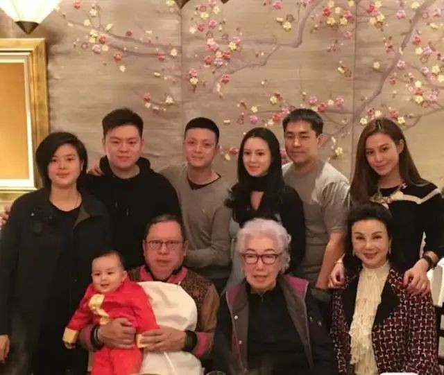 初代琼瑶女郎罕谈豪门家规 每天要向婆婆敬茶 初代琼瑶女郎罕谈豪门家规 每天要向婆婆敬茶