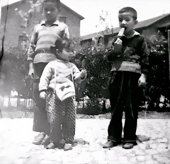 毛阿敏与哥哥的独家合照曝光 兄妹情一世缘 毛阿敏与哥哥的独家合照曝光 兄妹情一世缘