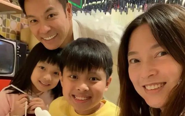 香港知名女星离婚后迎新恋情 主动挽上秃头男 香港知名女星离婚后迎新恋情 主动挽上秃头男