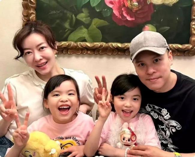 熊黛林老公基因真强大 两个女儿都长得像他 熊黛林老公基因真强大 两个女儿都长得像他