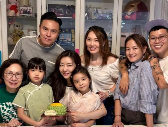 熊黛林老公基因真强大 两个女儿都长得像他 熊黛林老公基因真强大 两个女儿都长得像他