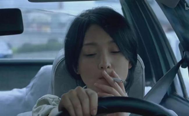 周迅近照头发发白、皮包骨 终为恶习付出了代价 周迅近照头发发白、皮包骨 终为恶习付出了代价