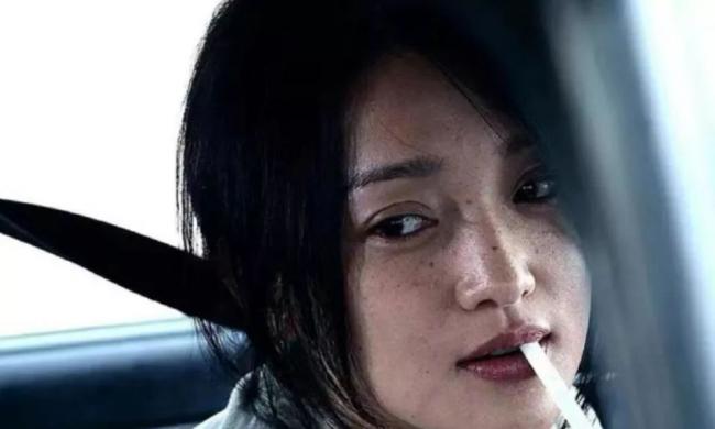 周迅近照头发发白、皮包骨 终为恶习付出了代价 周迅近照头发发白、皮包骨 终为恶习付出了代价