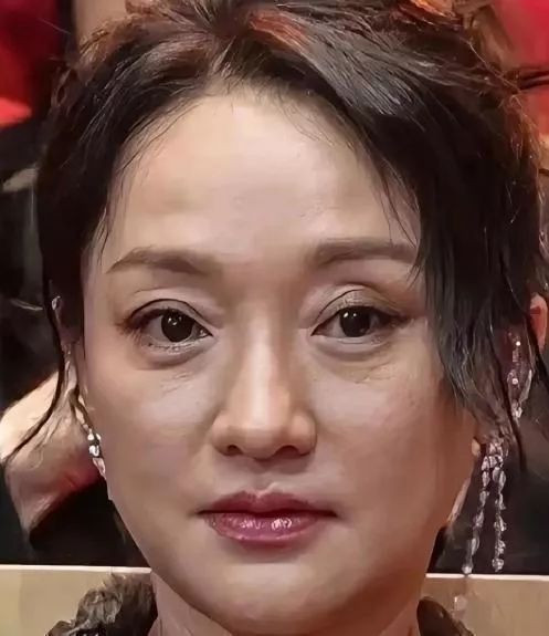 周迅近照头发发白、皮包骨 终为恶习付出了代价 周迅近照头发发白、皮包骨 终为恶习付出了代价