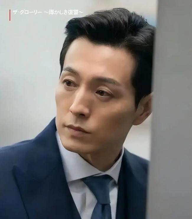 郑成日宣布离婚 42岁他曾凭《黑暗荣耀》逆袭 郑成日宣布离婚 42岁他曾凭《黑暗荣耀》逆袭