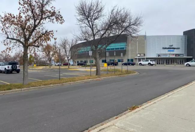 疯狂:47岁男子故意驾车冲撞,已致多人重伤 疯狂:47岁男子故意驾车冲撞,已致多人重伤