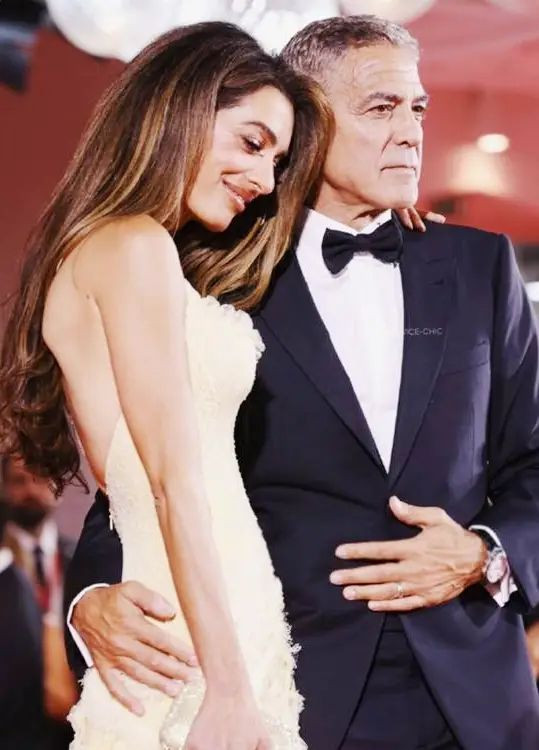 63岁乔治克鲁尼太幸福 身价30亿娶小17岁律师 63岁乔治克鲁尼太幸福 身价30亿娶小17岁律师