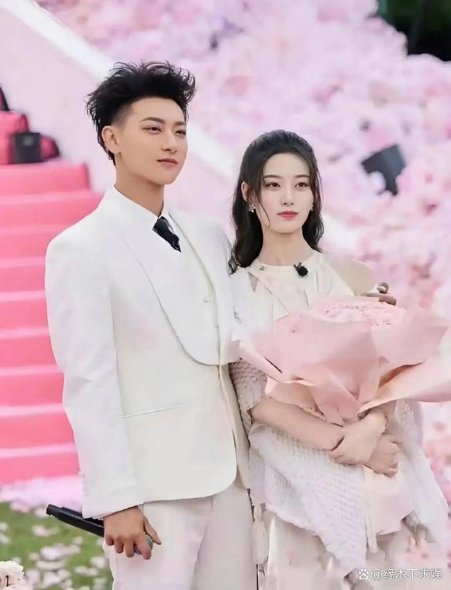 曝鹿晗膝盖伤势严重 已在日本安排手术 曝鹿晗膝盖伤势严重 已在日本安排手术