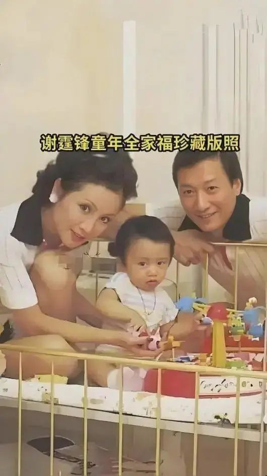 谢霆锋近照曝光!44岁满头白发 55岁王菲更年轻 谢霆锋近照曝光!44岁满头白发 55岁王菲更年轻