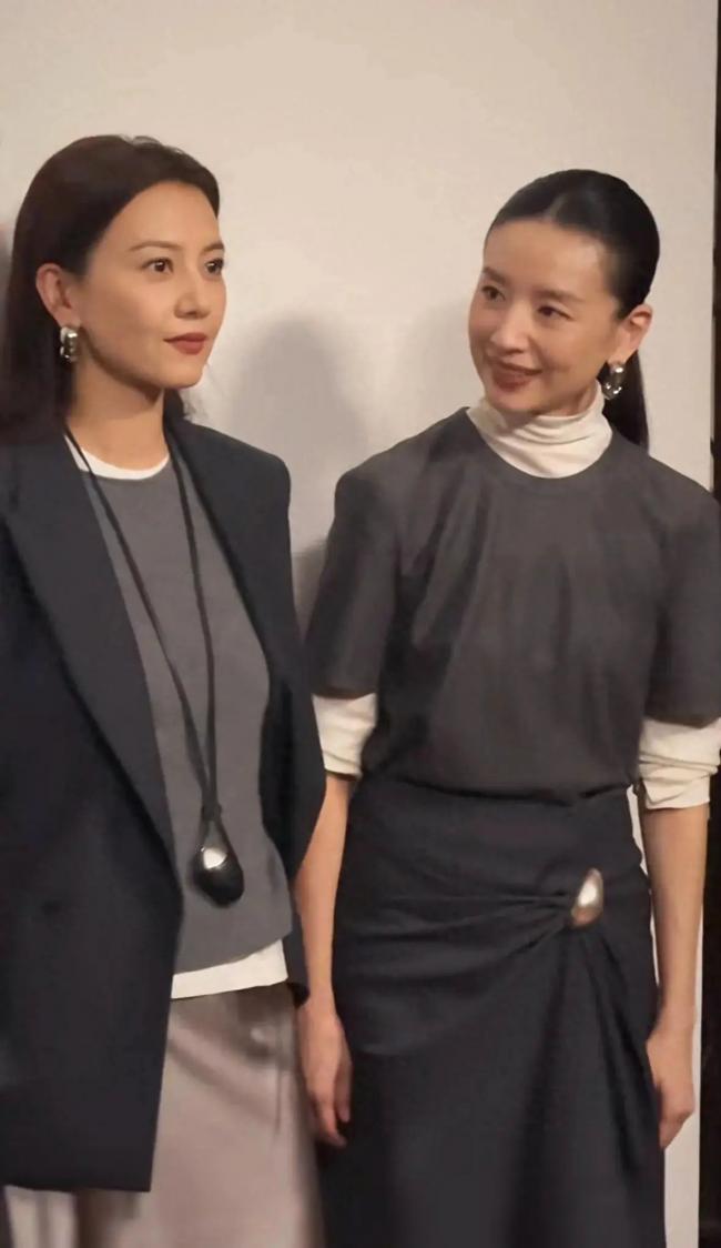 高圆圆董洁同框对比太惨烈 一个眼神发光一个... 高圆圆董洁同框对比太惨烈 一个眼神发光一个...