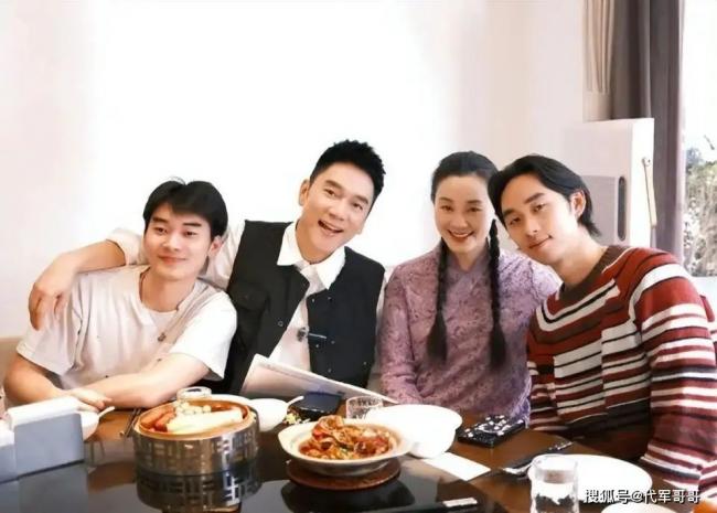 林依轮:一婚娶美女歌手 二婚娶健美冠军 林依轮:一婚娶美女歌手 二婚娶健美冠军