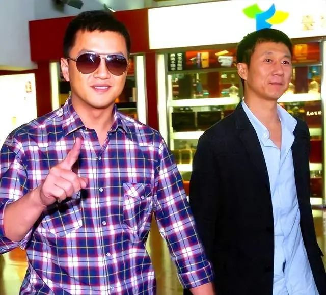 李亚鹏父亲离世母亲已81岁 哥哥因钱反目 李亚鹏父亲离世母亲已81岁 哥哥因钱反目