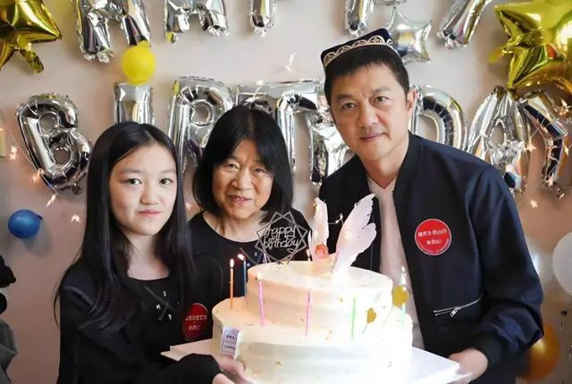 李亚鹏父亲离世母亲已81岁 哥哥因钱反目 李亚鹏父亲离世母亲已81岁 哥哥因钱反目