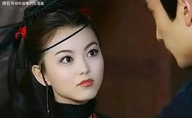 49岁李湘机场照体重失控 网友调侃像一座山 49岁李湘机场照体重失控 网友调侃像一座山