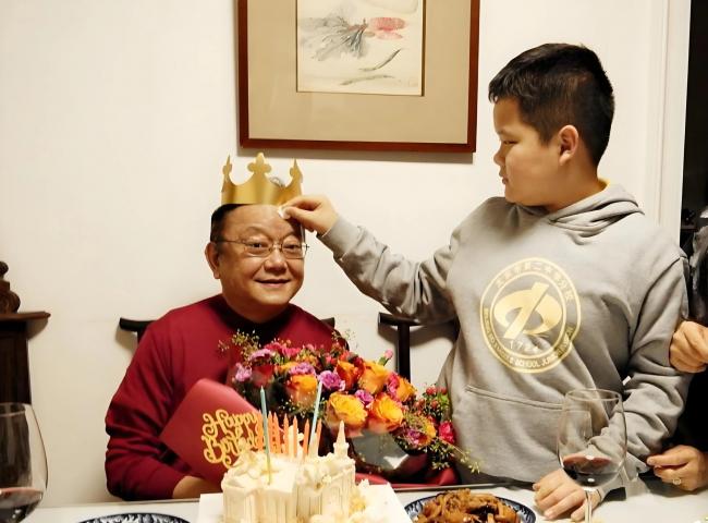 两任妻子无可奈何 年幼儿子帮王刚戒酒 两任妻子无可奈何 年幼儿子帮王刚戒酒