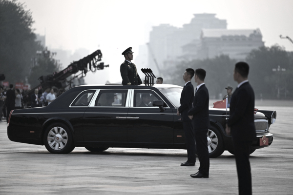 习成“光杆司令” 四中全会前哨战激烈上演