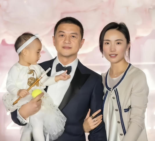 李亚鹏首谈离婚 满脸褶子 表情淡漠 网友懵了 李亚鹏首谈离婚 满脸褶子 表情淡漠 网友懵了