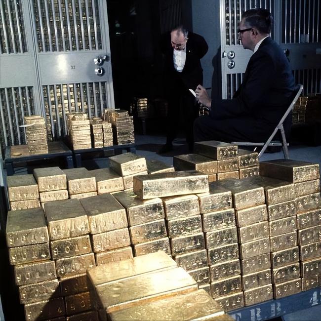 越来越多的国家把黄金运送到中国