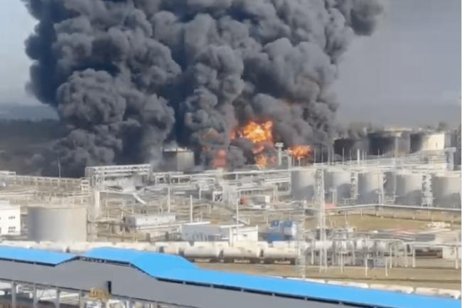 俄最大天然气厂爆炸声连环响起 俄最大天然气厂爆炸声连环响起