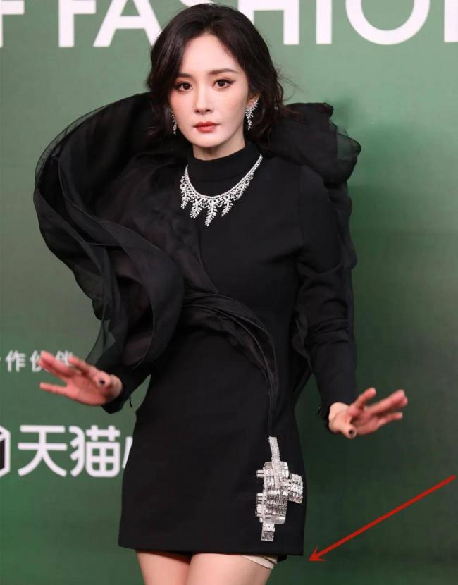 85花争锋名场面!刘亦菲杨幂同框互不搭理 85花争锋名场面!刘亦菲杨幂同框互不搭理