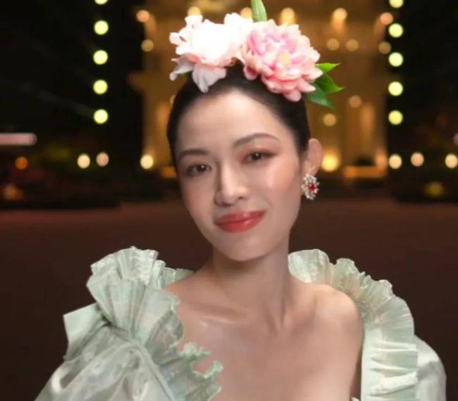 85花争锋名场面!刘亦菲杨幂同框互不搭理 85花争锋名场面!刘亦菲杨幂同框互不搭理