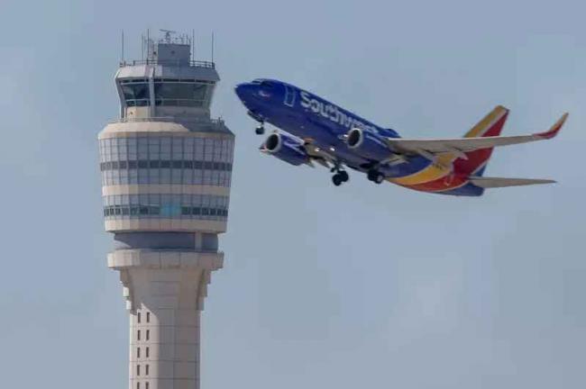 维护美国天空安全   6万人无薪可领生计堪虞 维护美国天空安全   6万人无薪可领生计堪虞