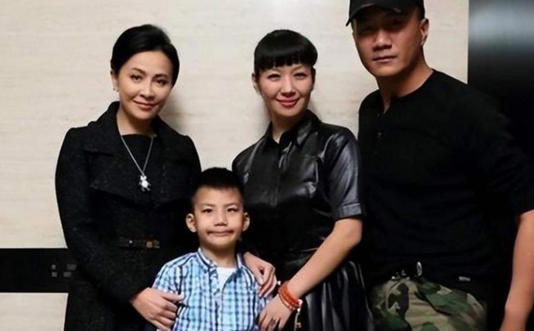胡军没想到 辛苦养大的儿子  如今给刘嘉玲长脸 胡军没想到 辛苦养大的儿子  如今给刘嘉玲长脸