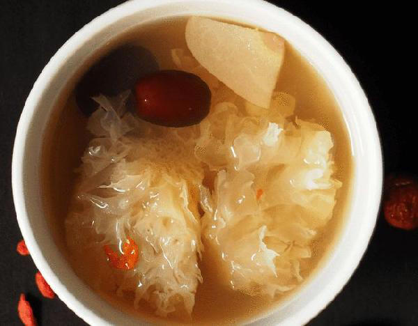 医生直言:银耳对这几类人 好处很大 医生直言:银耳对这几类人 好处很大