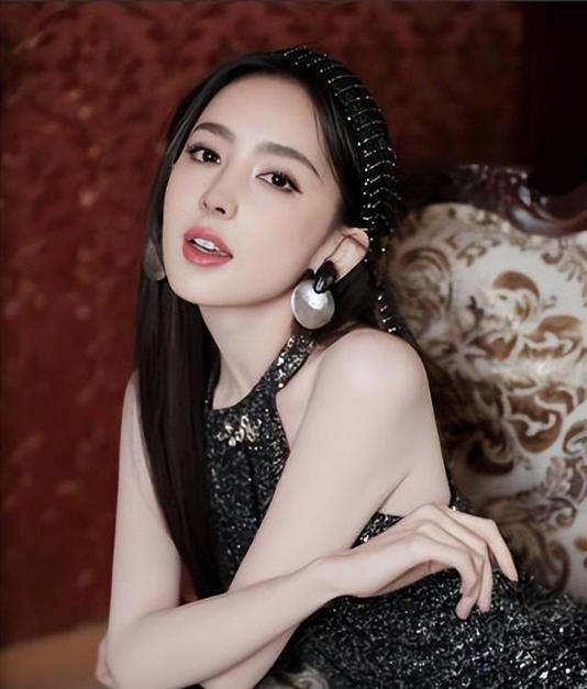 原来她的美都是网上吹出来的 原来她的美都是网上吹出来的