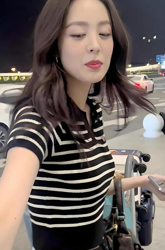 原来她的美都是网上吹出来的 原来她的美都是网上吹出来的