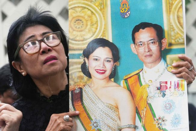 泰王太后逝世 时尚魅力曾风靡全球 总理取消出访 泰王太后逝世 时尚魅力曾风靡全球 总理取消出访