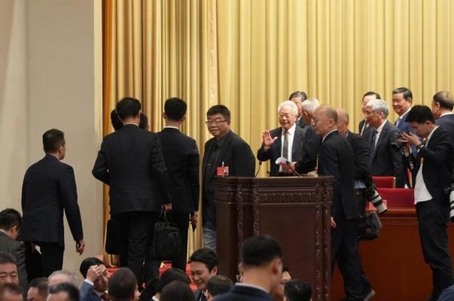纪念台湾光复大会 王沪宁喊这位台胞代表上台 纪念台湾光复大会 王沪宁喊这位台胞代表上台