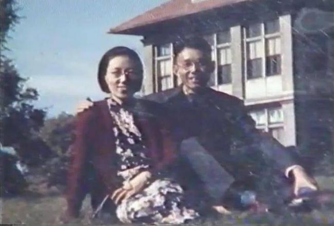 她是与杨振宁合影的绝密女人,美误判放她回国 她是与杨振宁合影的绝密女人,美误判放她回国