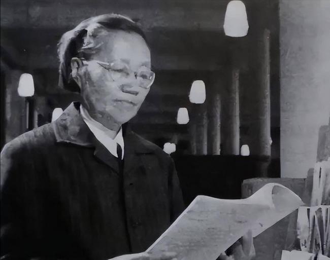 她是与杨振宁合影的绝密女人,美误判放她回国 她是与杨振宁合影的绝密女人,美误判放她回国