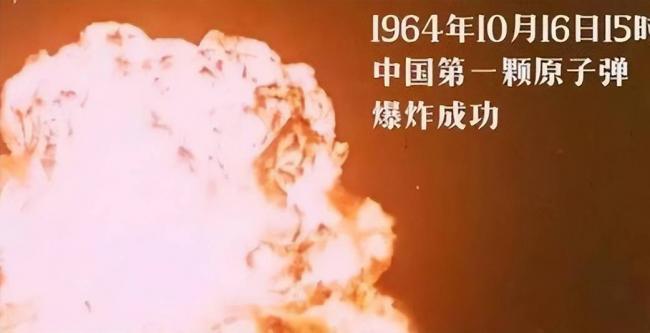 她是与杨振宁合影的绝密女人,美误判放她回国 她是与杨振宁合影的绝密女人,美误判放她回国