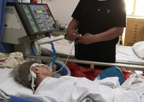 母过度使用呼吸机致死 家属惨遭网暴 母过度使用呼吸机致死 家属惨遭网暴