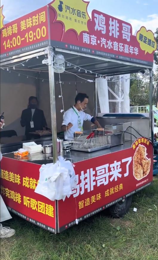 “鸡排哥”开启全中国巡炸 “鸡排哥”开启全中国巡炸