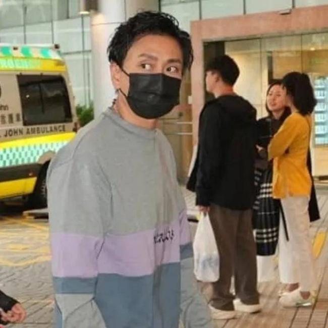香港老戏骨许绍雄病危 大半港圈明星探视