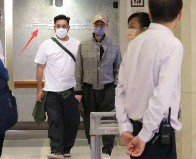 香港老戏骨许绍雄病危 大半港圈明星探视