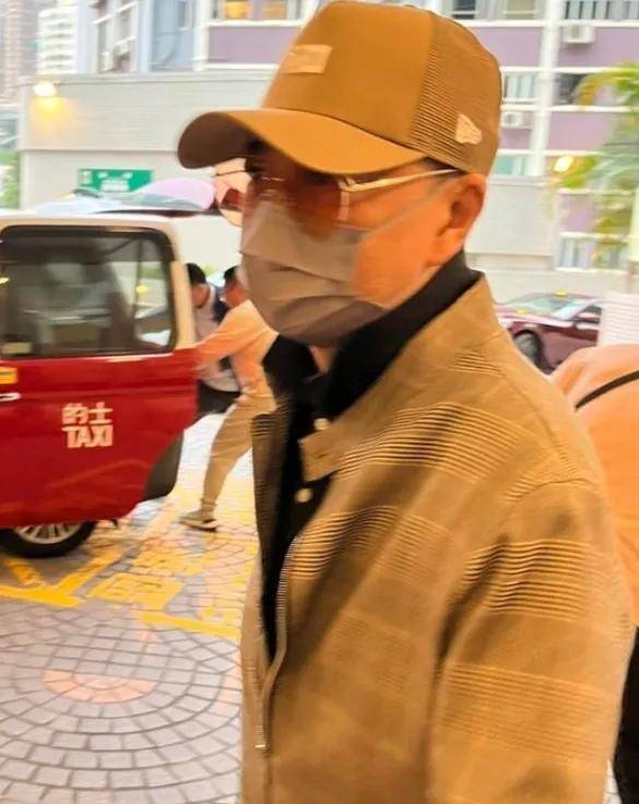香港老戏骨许绍雄病危 大半港圈明星探视