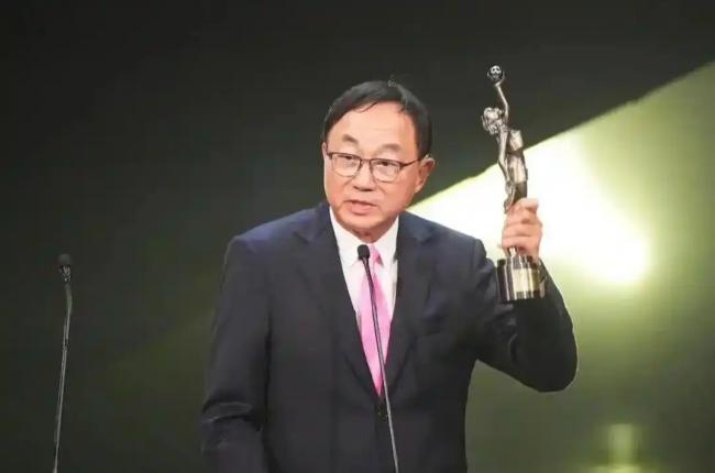 82岁影帝许冠文1年拿了两个博士 坦然面对死亡 82岁影帝许冠文1年拿了两个博士 坦然面对死亡