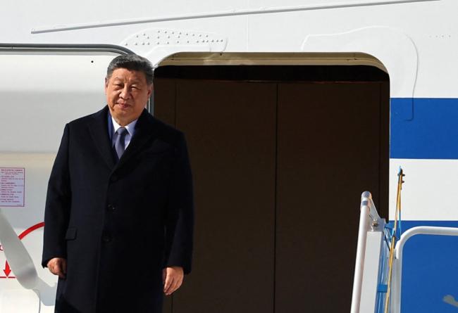 习近平抵釜山画面曝光  韩外长、李家超等迎接