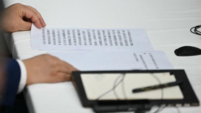 “川习会”画面流出 习近平罕见念稿 字体超大 “川习会”画面流出 习近平罕见念稿 字体超大