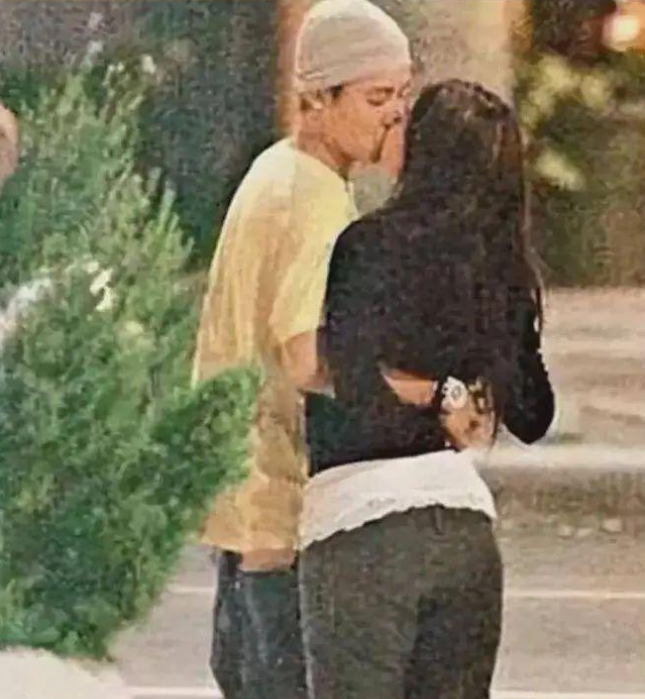 那一年 陈冠希与华谊董事长妻子街头忘情拥吻 那一年 陈冠希与华谊董事长妻子街头忘情拥吻