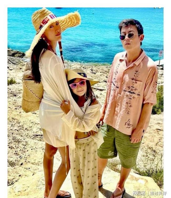 那一年 陈冠希与华谊董事长妻子街头忘情拥吻 那一年 陈冠希与华谊董事长妻子街头忘情拥吻