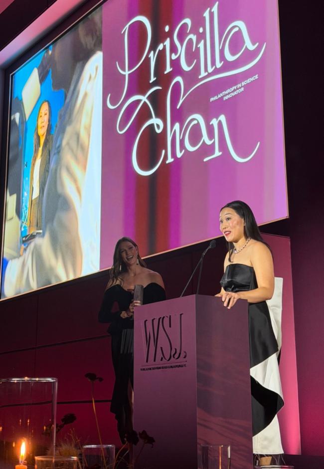 小扎40岁华裔妻领奖,穿抹胸裙很壮硕 小扎40岁华裔妻领奖,穿抹胸裙很壮硕