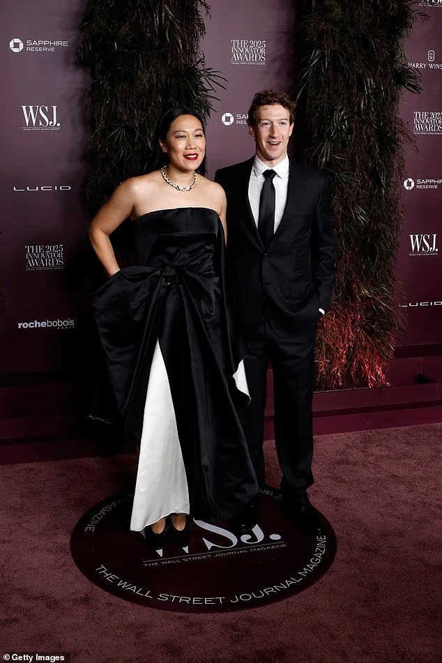 小扎40岁华裔妻领奖,穿抹胸裙很壮硕 小扎40岁华裔妻领奖,穿抹胸裙很壮硕